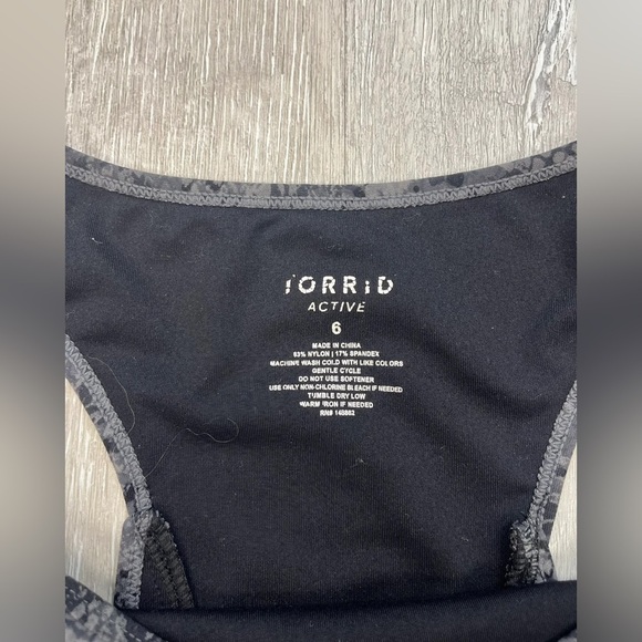 Torrid Snake Grey Low Impact Wireless Active Sports Bra - Size 30 - Picture 4 of 4